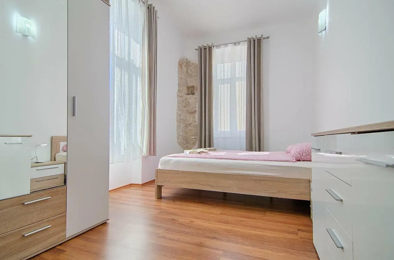 Apartment Zora & Natale Pula Croatia
